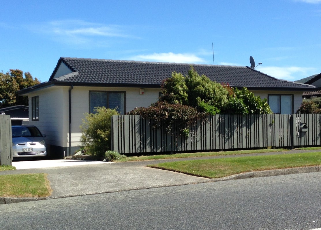 3 Waipounamu Drive, Kelson, Lower Hutt - Carousel 1