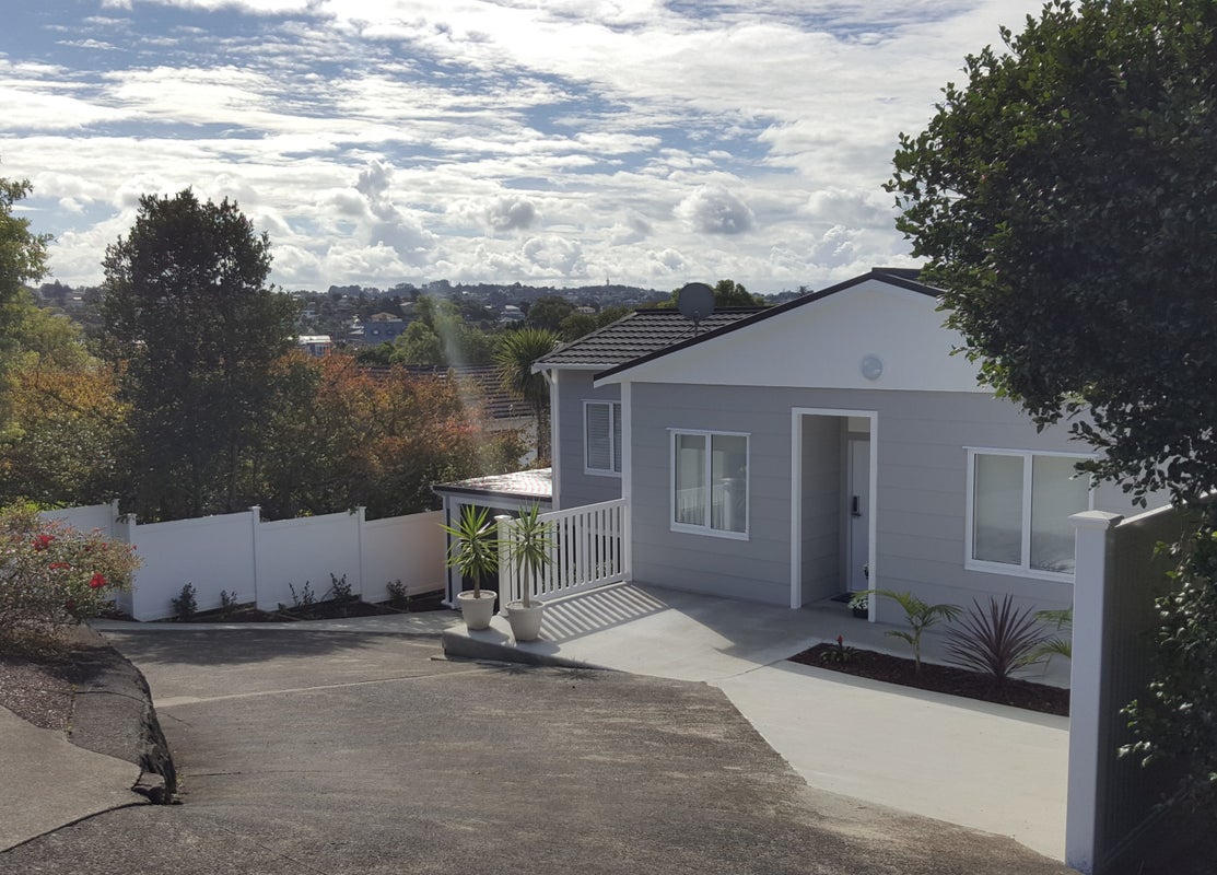 635 Beach Road, Rothesay Bay, Auckland - Carousel 1