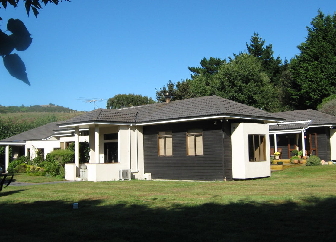 266 Airlie Road, Plimmerton, Porirua - Carousel 1