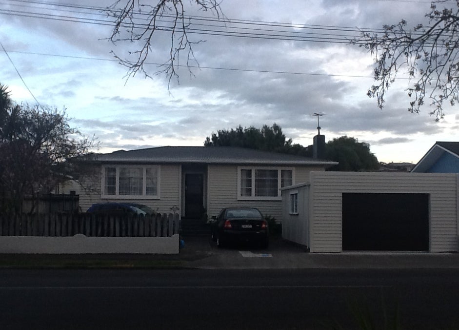 4 Kauri Street, Merrilands, New Plymouth - Carousel 1