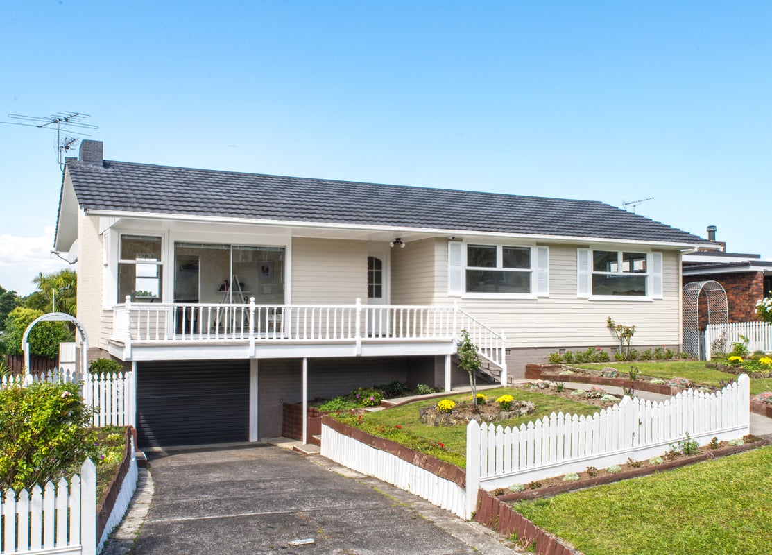 43 Manhattan Heights, Glendene, Auckland - Carousel 1