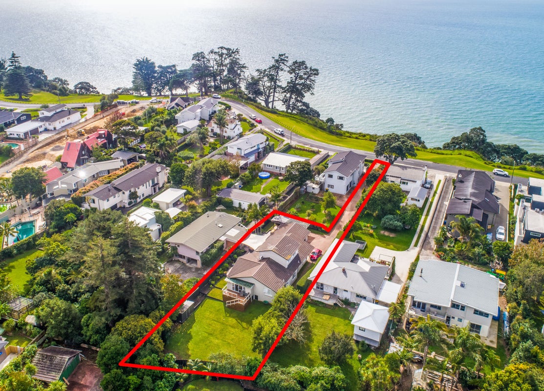 48A Marine Parade, Mellons Bay, Auckland - Carousel 1