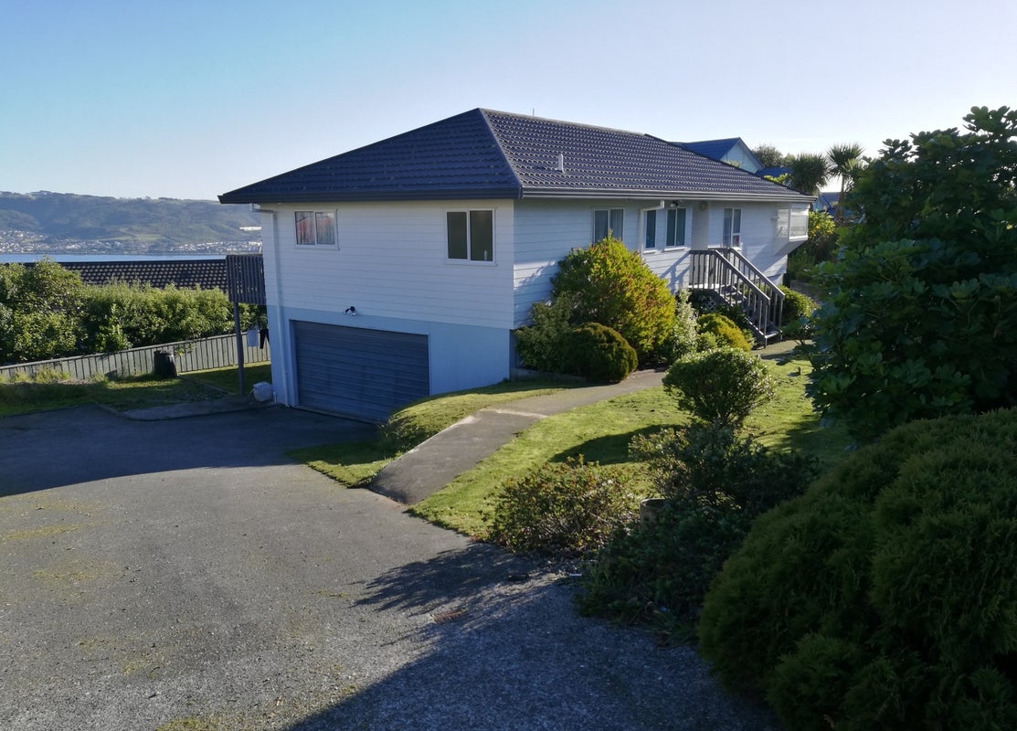 25 Doncaster Terrace, Ascot Park, Porirua - Carousel 1