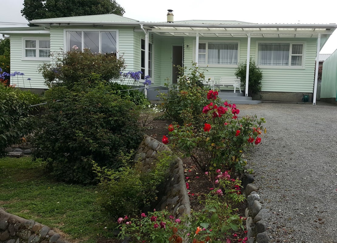 2 TITOKI RD, RAUMATI BEACH, PARAPARAUMU - Carousel 1