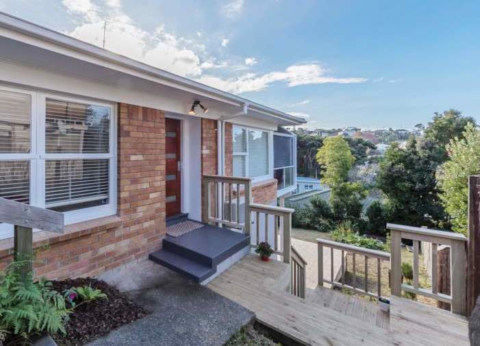 2/42 Girrahween Drive, Totara Vale, Auckland - Carousel 1