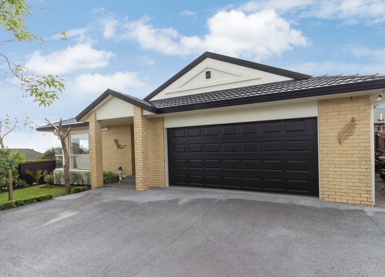 2/4 Limerick Place, Dannemora, Auckland - Carousel 1