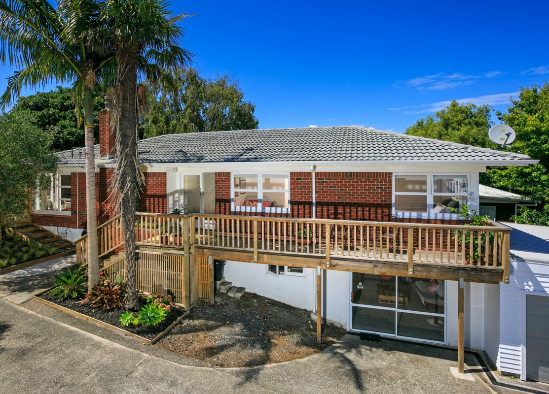2/526 Beach Road, Murrays Bay, Auckland - Carousel 1