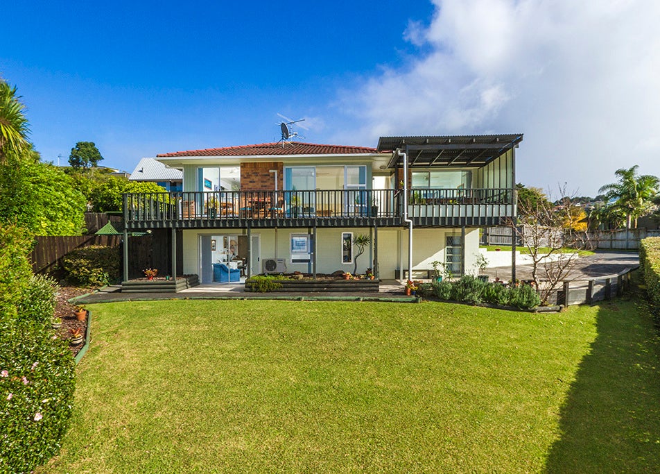 14 St Ives Terrace, Mairangi Bay, Auckland - Carousel 1