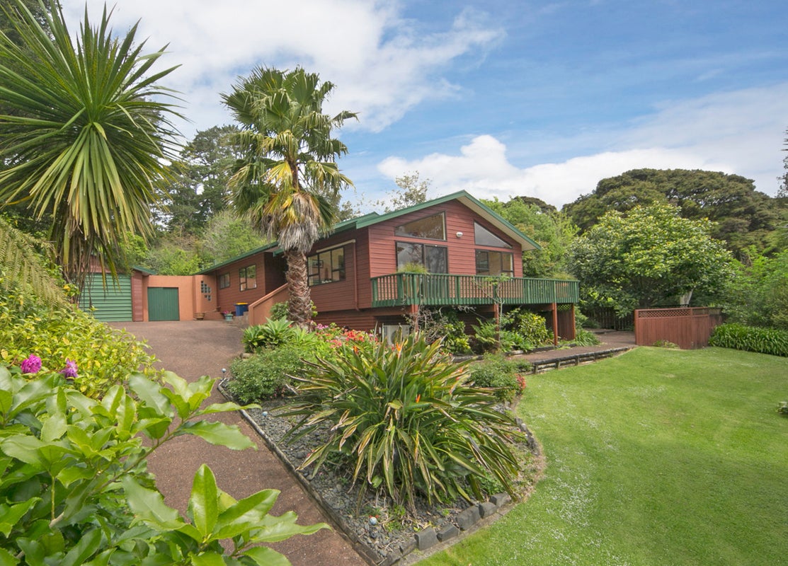 12 Cochran Road, Oratia, Auckland - Carousel 1