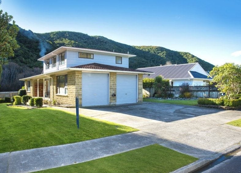 16 The Anchorage, Waikawa, Picton - Carousel 1