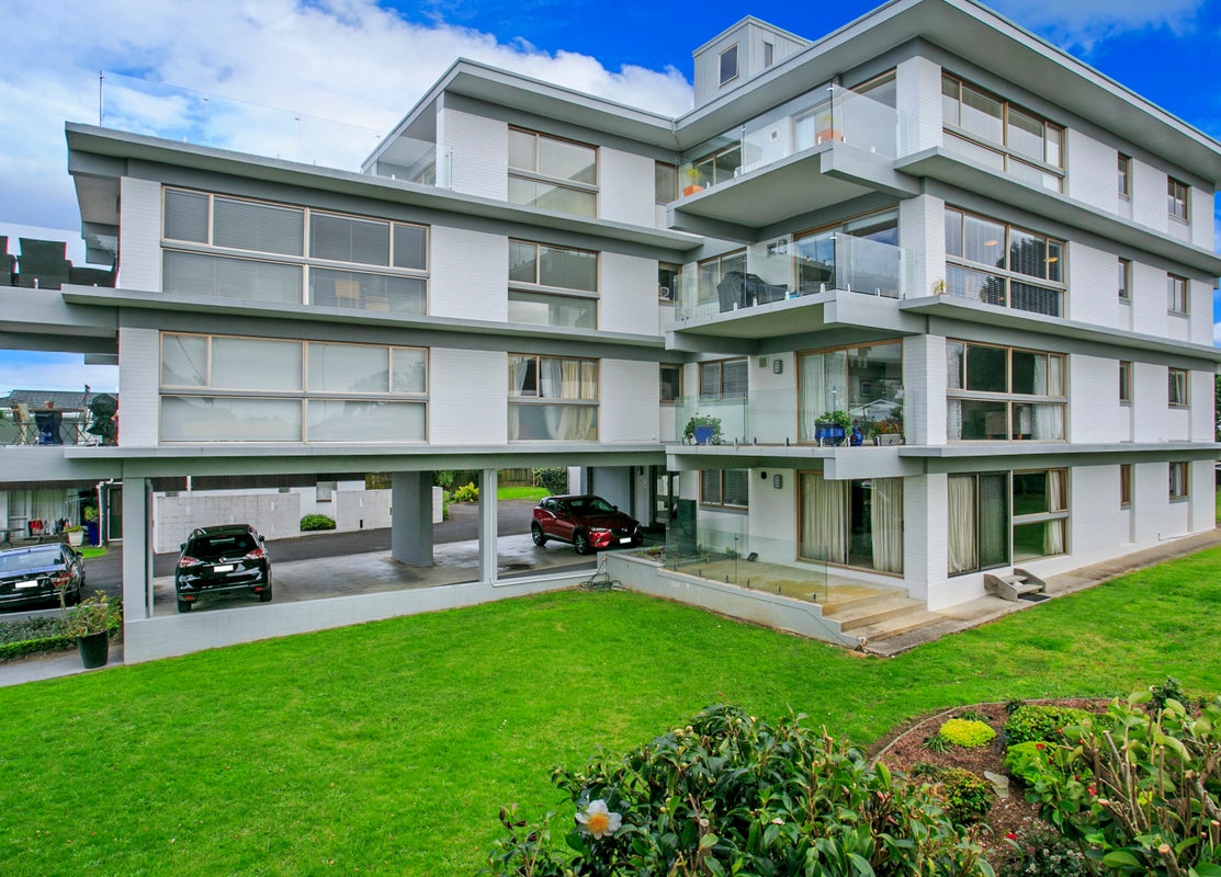 4/6 Bruce Street, Northcote Point, Auckland - Carousel 1