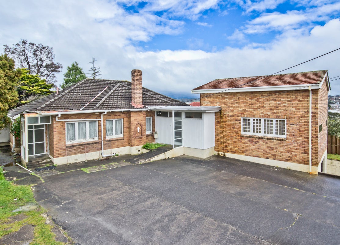 29 View Road, Henderson, Auckland - Carousel 1