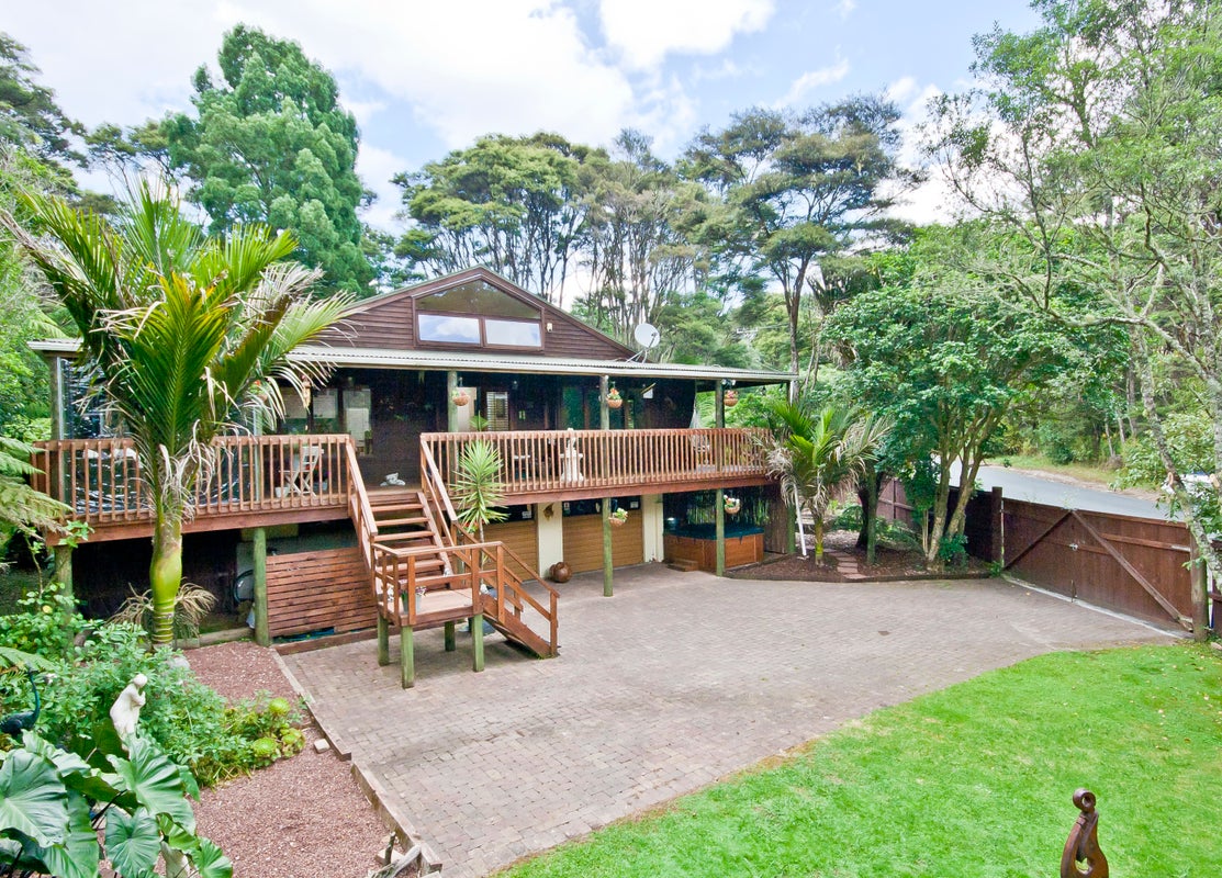 76 Grassmere Road, Henderson Valley, Auckland - Carousel 1