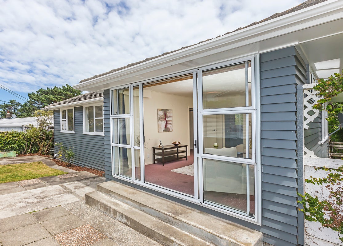 50 Montreal Grove, Kingston, Wellington - Carousel 1