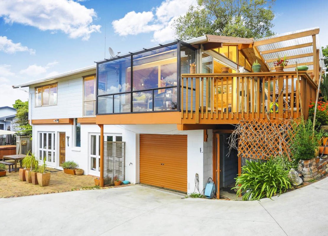 6 Barker Rise, Northcross, Auckland - Carousel 1