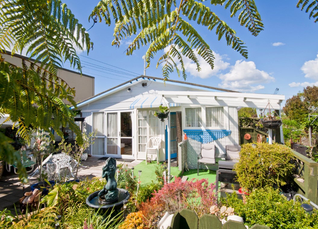 1/3 Buscomb Avenue, Henderson, Auckland - Carousel 1