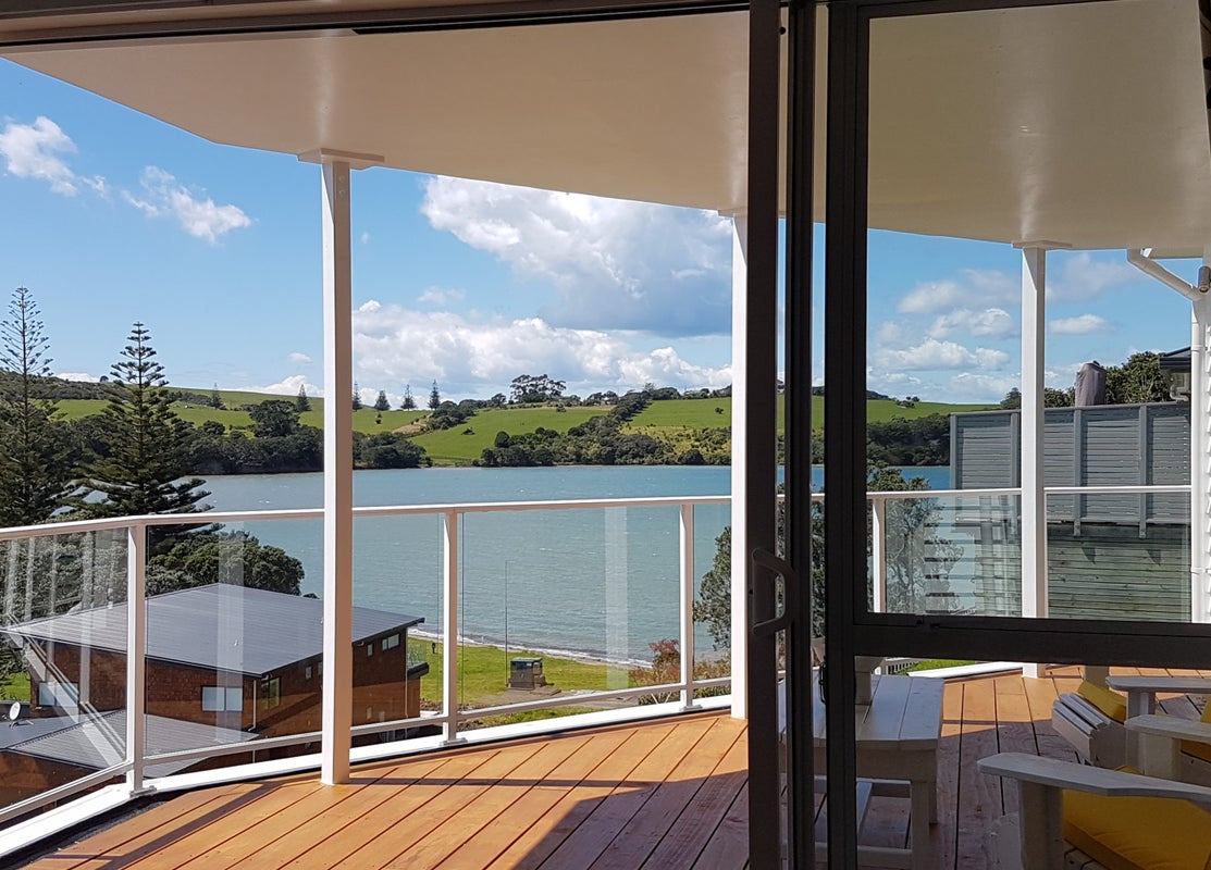 90 SHAKESPEAR RD, Army Bay, Whangaparaoa - Carousel 1