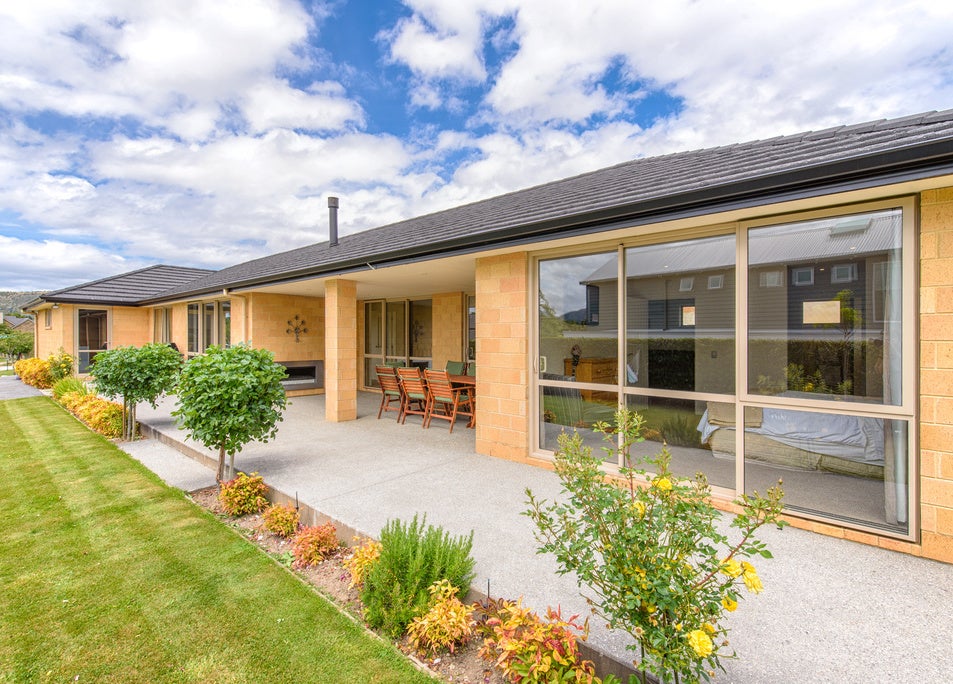 9 Stonebrook Drive, Wanaka - Carousel 1