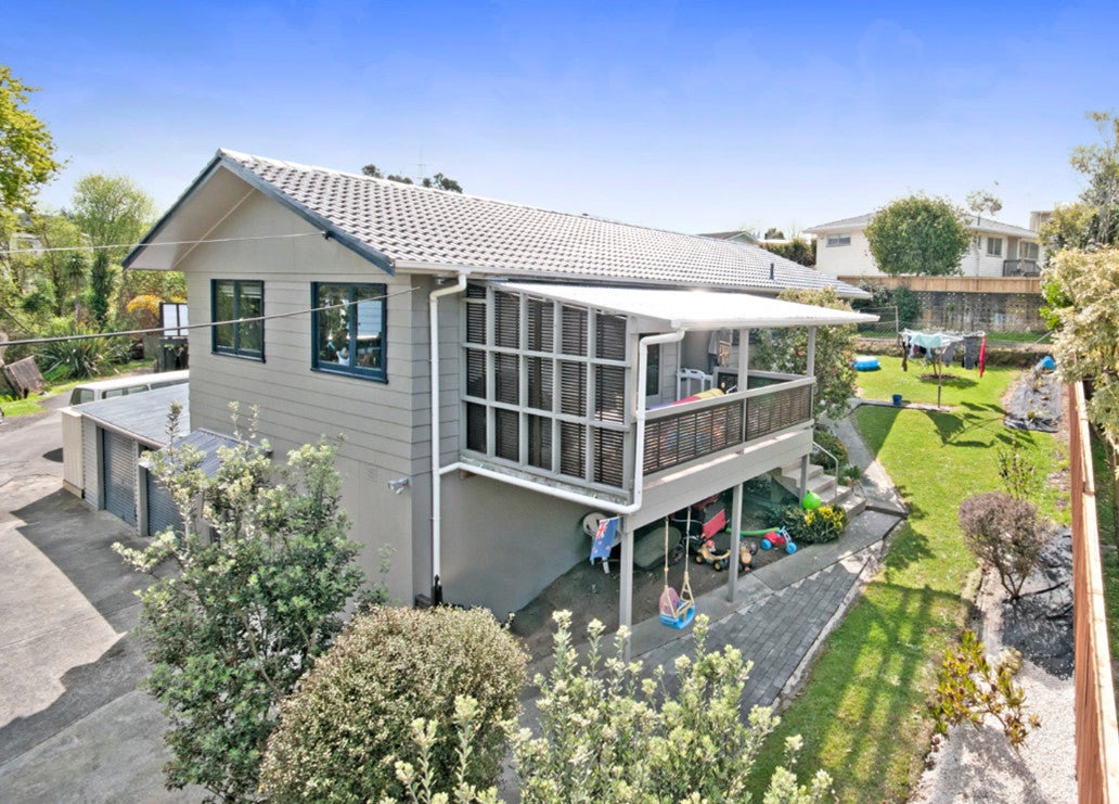 1/6 Makora Road, Massey, Auckland - Carousel 1