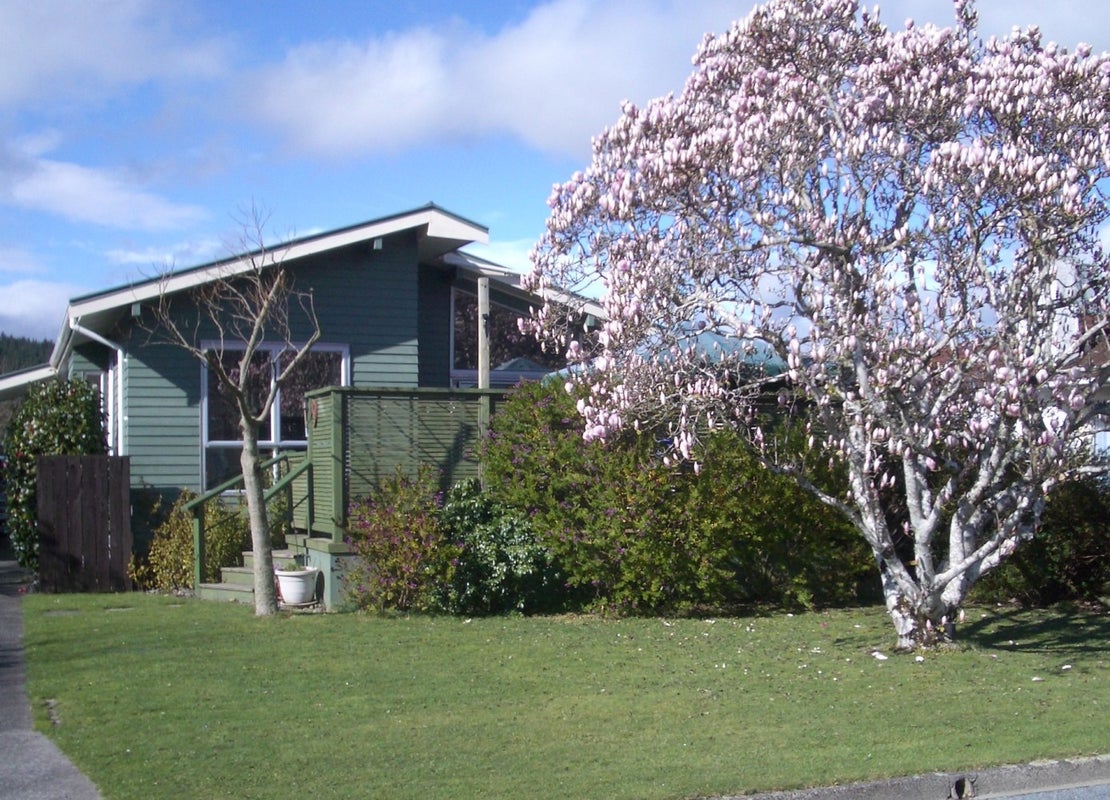 9 Seattle Grove, Totara Park, Upper Hutt - Carousel 1