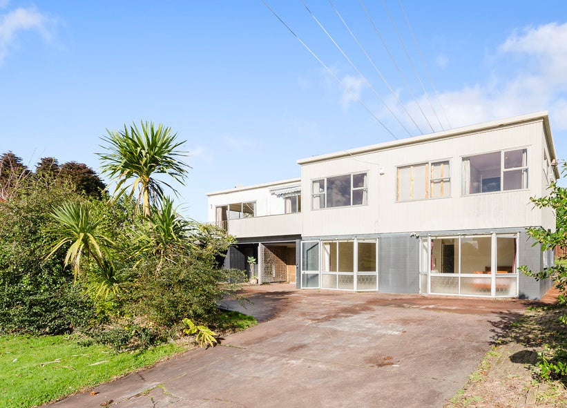 41 Tiroroa Avenue, Te Atatu South, Auckland - Carousel 1