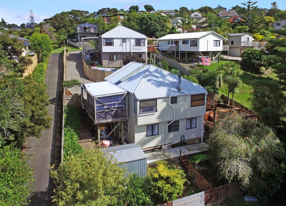 2/18 Noeleen Street, Glenfield, Auckland - Carousel 1