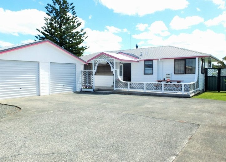 1/11 Alamein Avenue, Onerahi, Whangarei - Carousel 1