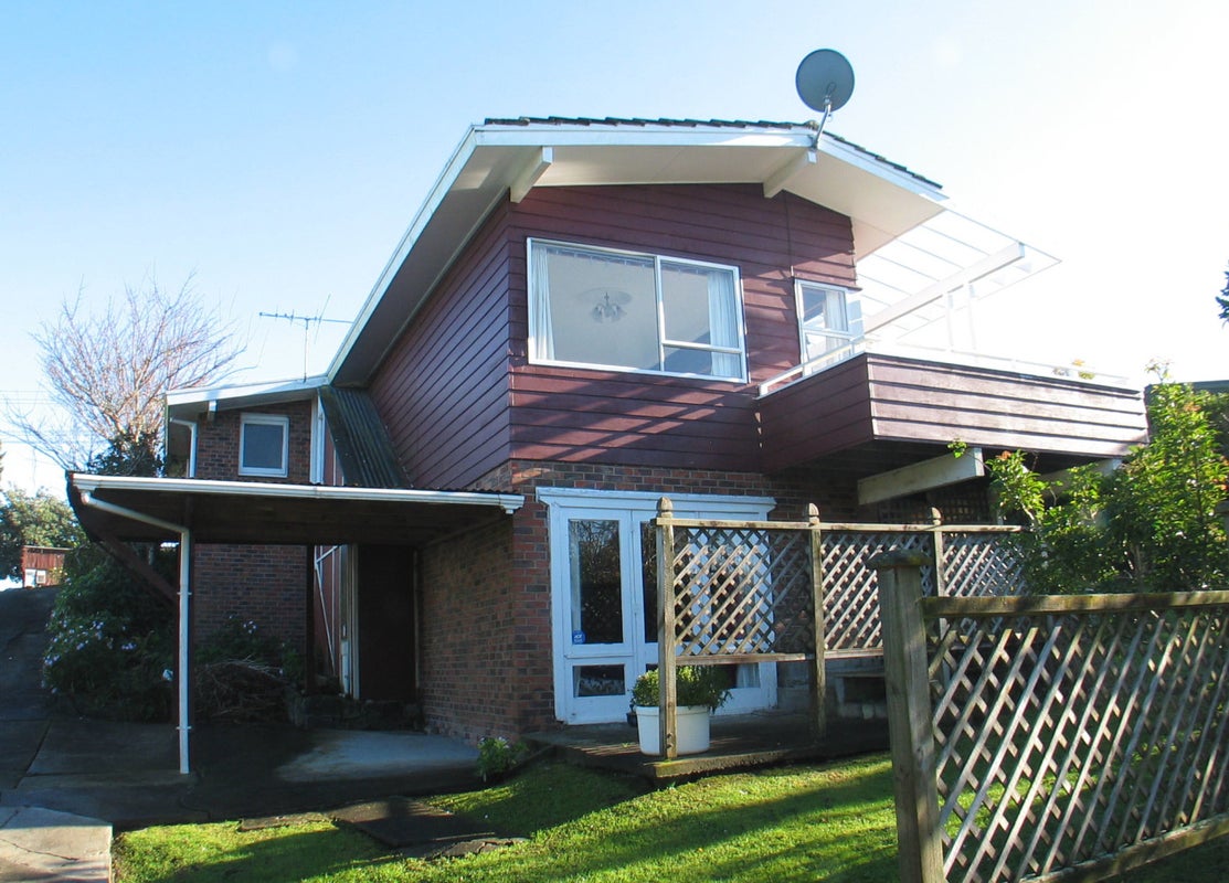 1/84 Manuka Road, Glenfield, Auckland - Carousel 1