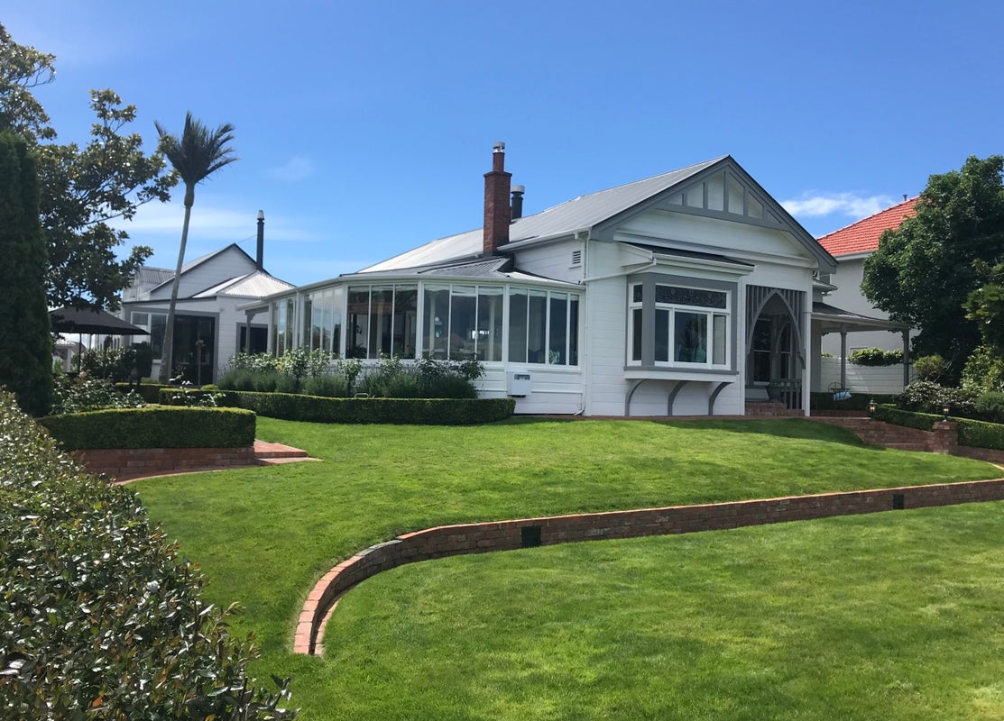 11 Cobden Road, Bluff Hill, Napier - Carousel 1