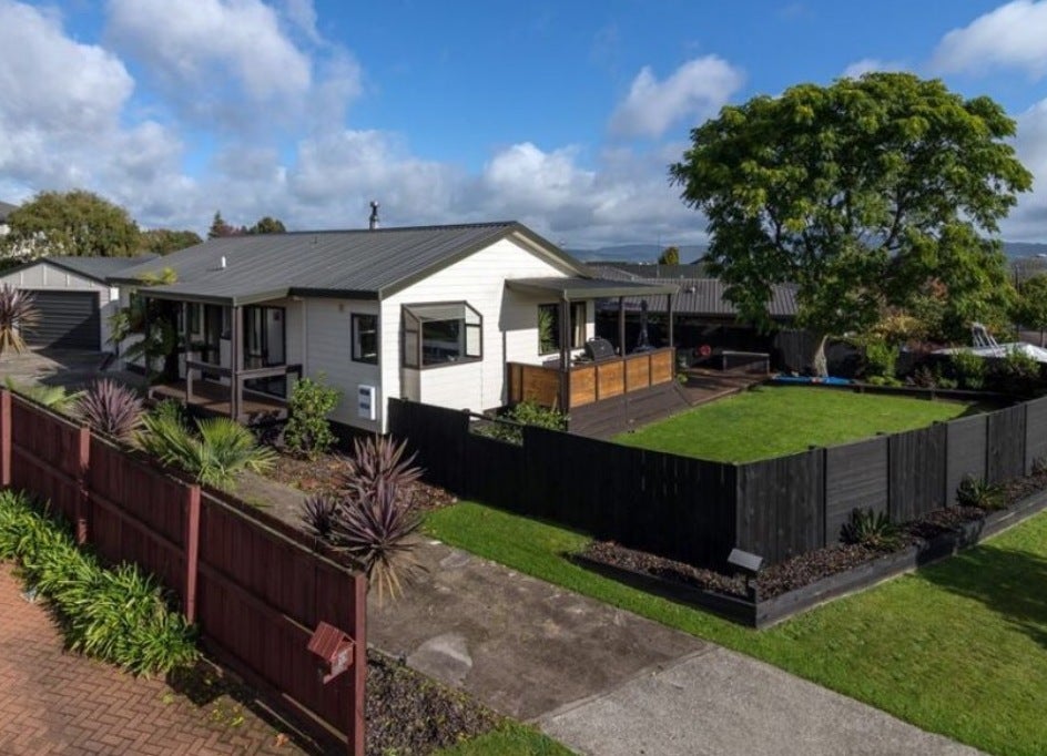 11 Westminster Drive, Owhata, Rotorua - Carousel 1