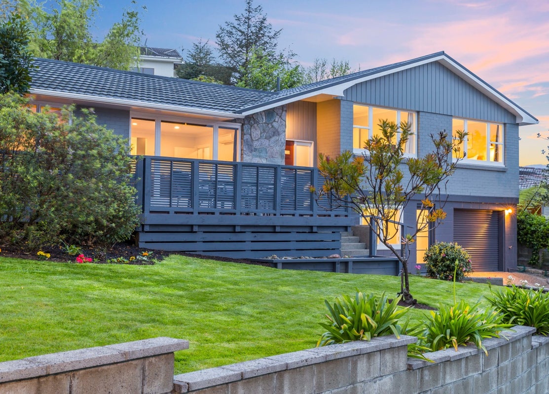 16 Sunnyview Drive, Brown Owl, Upper Hutt - Carousel 1
