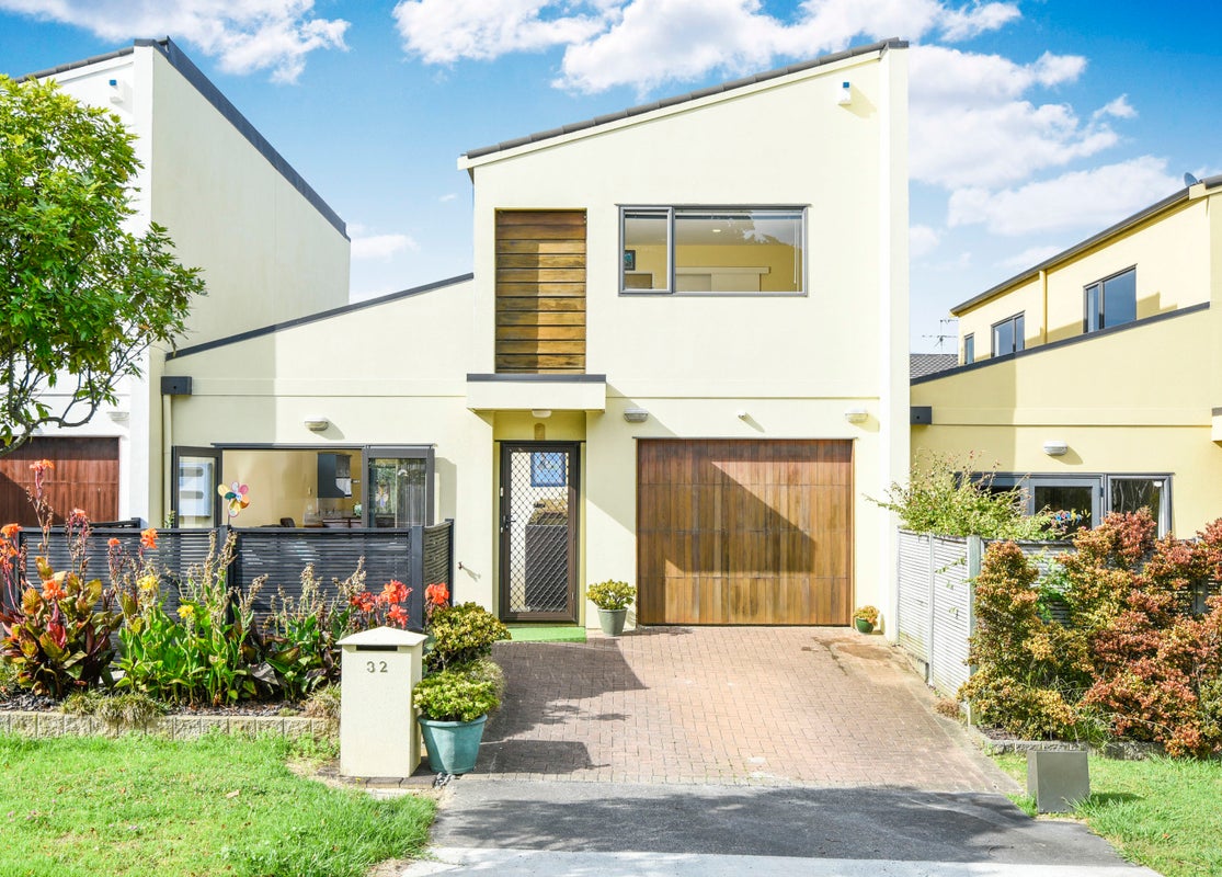 32 Tiger Drive, Golflands, Auckland - Carousel 1