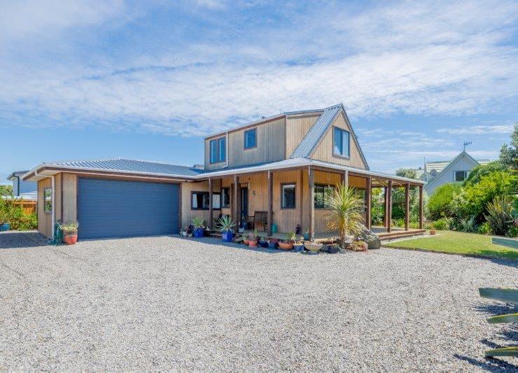 147 Field Way, Waikanae Beach, Waikanae - Carousel 1