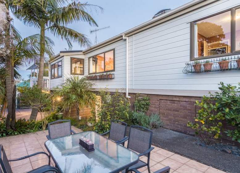 2/10 Denby Lane, Northcote Point, Auckland - Carousel 1
