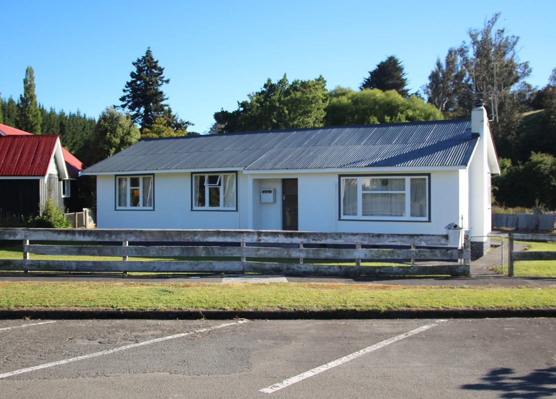 20 Bruce Street, Hunterville - Carousel 1
