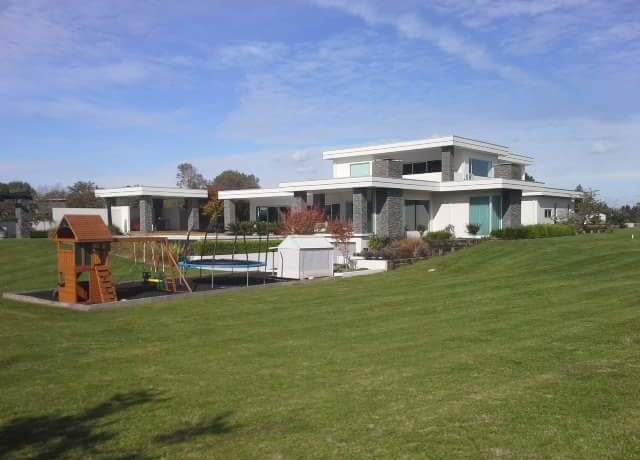 9C River Downs, Horsham Downs, Hamilton - Carousel 1