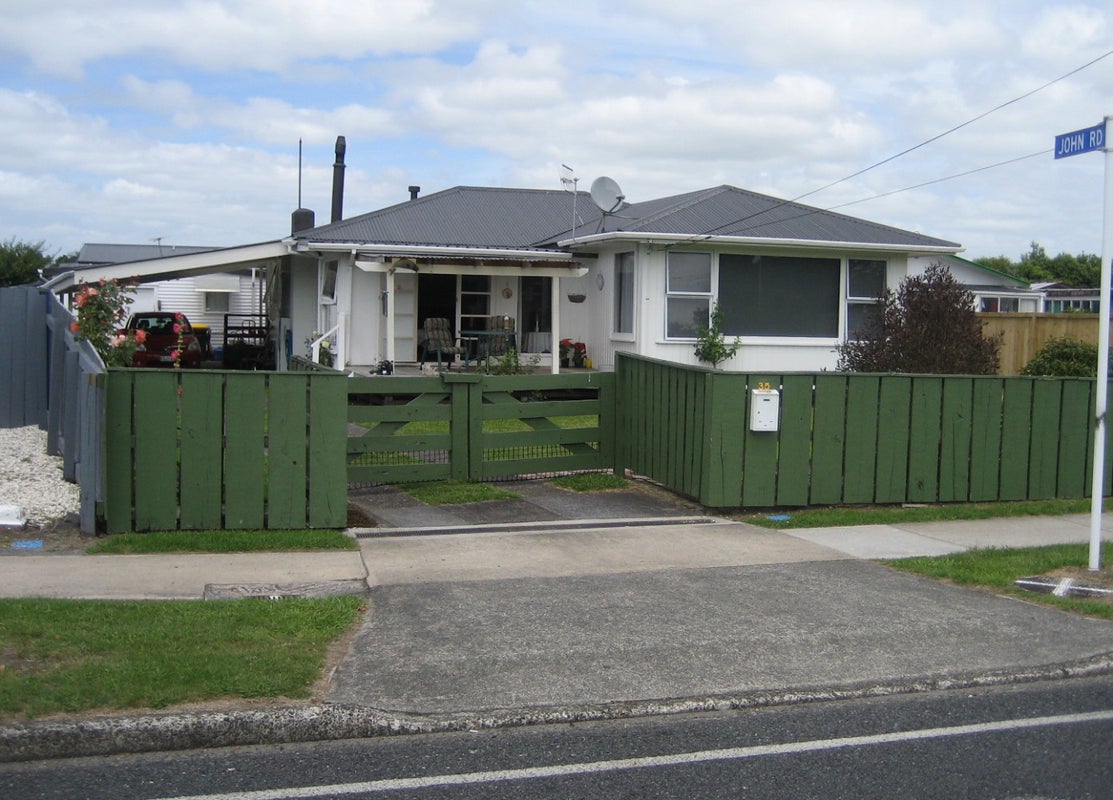 35 Kawaha Point Road, Fairy Springs, Rotorua - Carousel 1