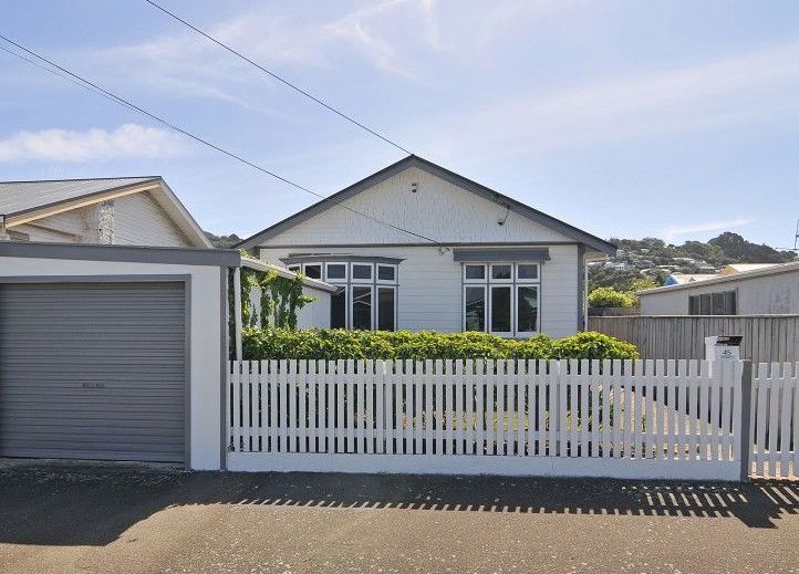45 Puru Crescent, Lyall Bay, Wellington - Carousel 1