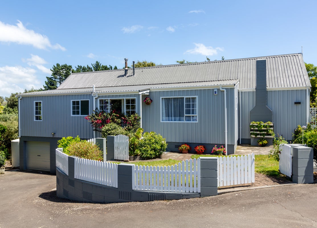 25 Pararewa Drive, Whalers Gate, New Plymouth - Carousel 1