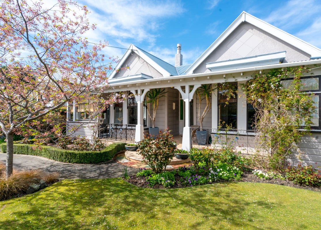 15 Sandringham Street, Saint Clair, Dunedin - Carousel 1