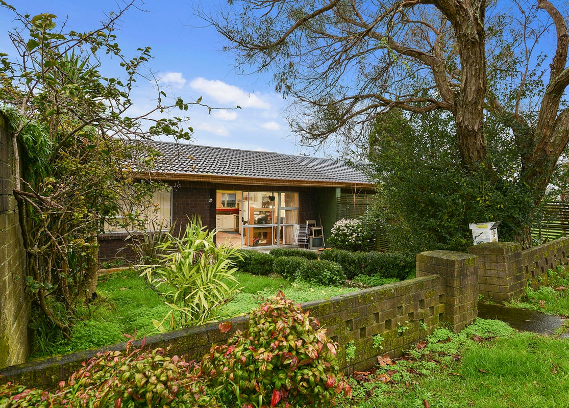 2/13 Seabrook Avenue, New Lynn, Auckland - Carousel 1