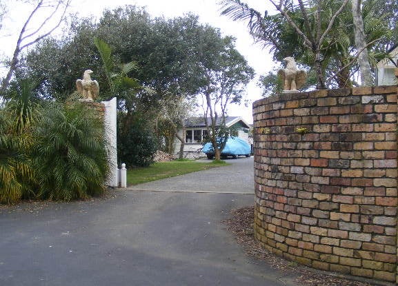 15 GRANDE VUE ROAD, MANUREWA, Auckland - Carousel 1