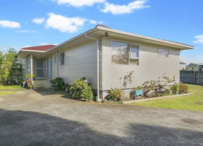31 Ashmore Place, Favona, Auckland - Carousel 1