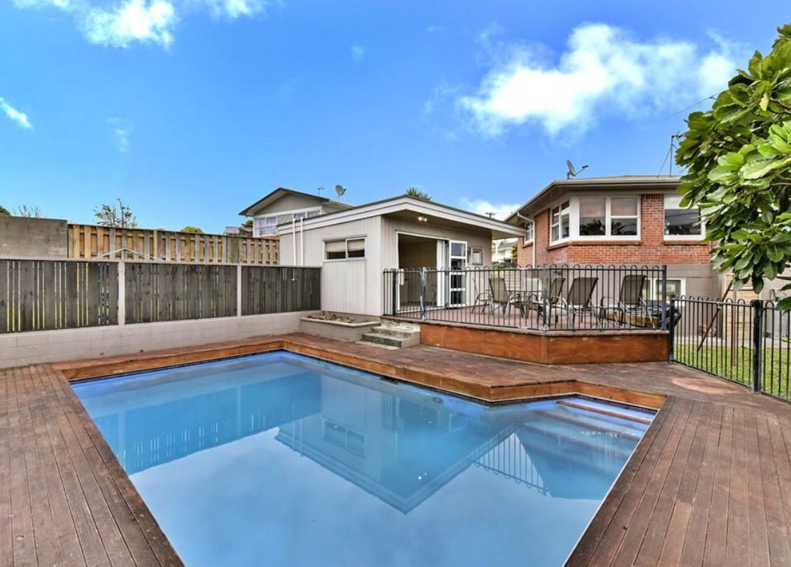 32 Lynmore Drive, Hillpark, Auckland - Carousel 1