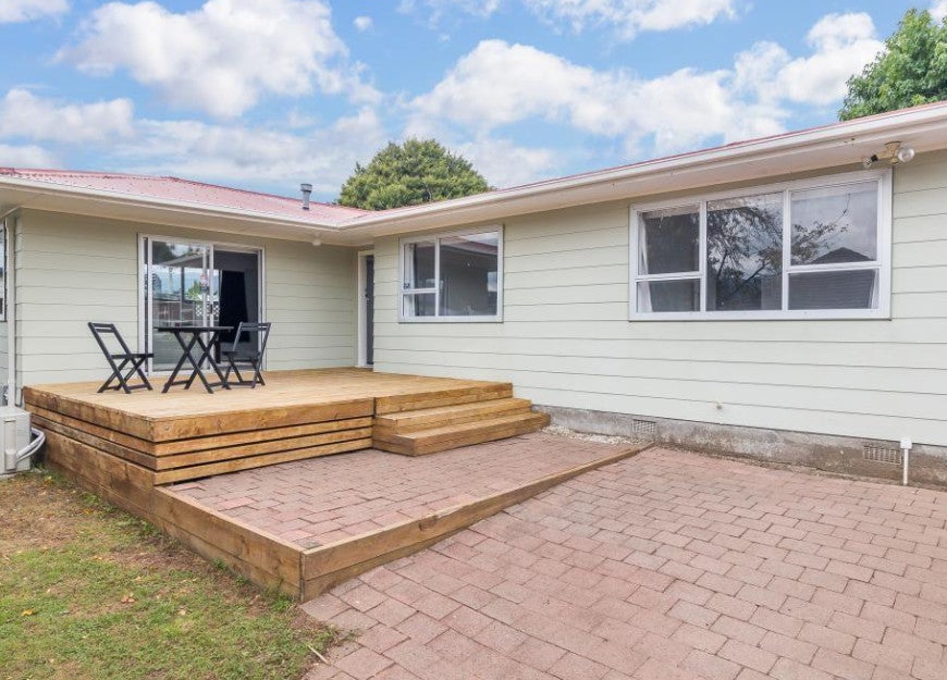 2/27 Sheridan Crescent, Trentham, Upper Hutt - Carousel 1