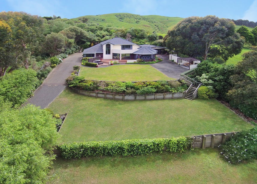 395 Grays RD, PAUATAHANUI, PORIRUA - Carousel 1