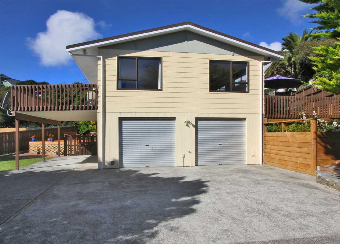 7 Kinloch Place, Papakowhai, Porirua - Carousel 1