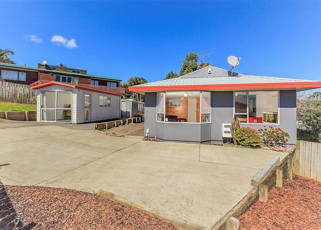 13 Grenadine Place, Unsworth Heights, Auckland - Carousel 1