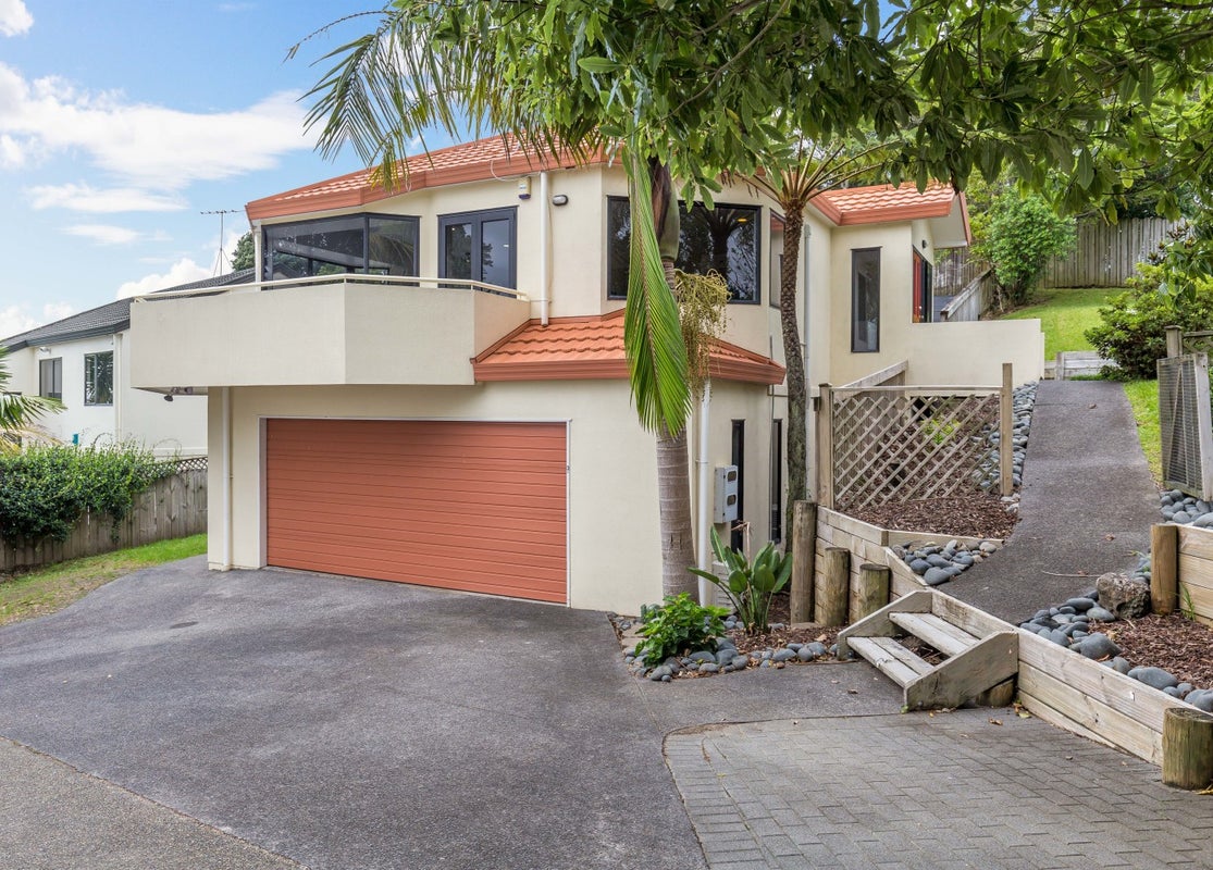 1/3 Albany Highway, Unsworth Heights, Auckland - Carousel 1
