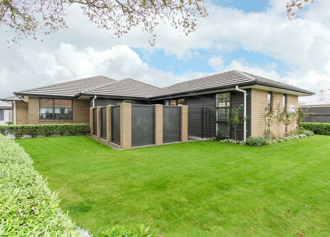 210 Carrington Street, Vogeltown, New Plymouth - Carousel 1